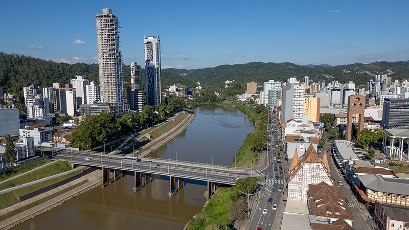 Mais de 3 mil novas vagas de empregos já foram criadas em Blumenau neste ano