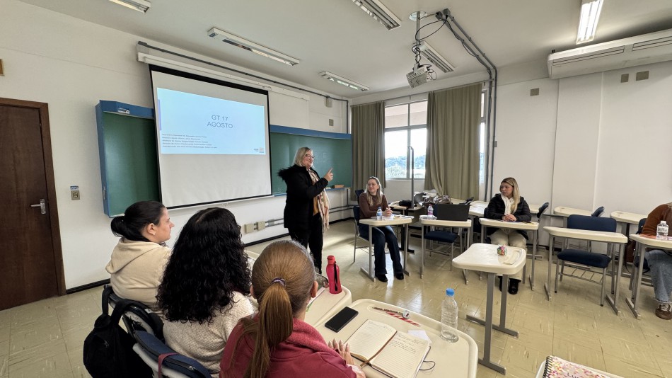 Professores da rede municipal passam por formação focada na alfabetização