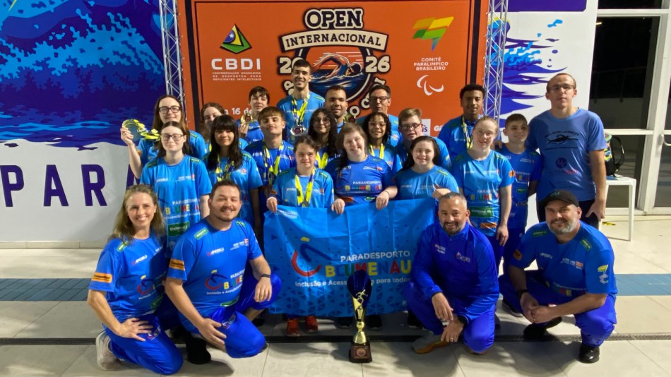Paradesporto de Blumenau conquista 2º lugar geral em competição internacional de natação