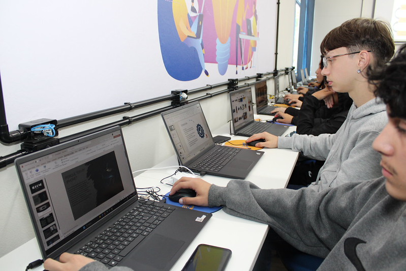 Intendência do Garcia tem curso gratuito de informática para jovens de 14 a 24 anos