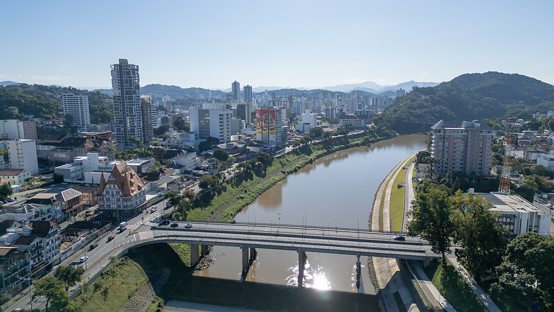 Blumenau sobe três posições e é a 11ª cidade mais competitiva do Brasil