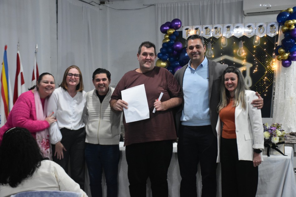 Estudantes de 16 a 61 anos concluem o Ensino Fundamental pela EJA