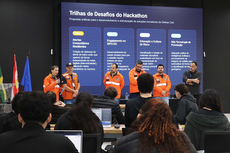 Estudantes criam soluções para prevenção de desastres em Hackathon