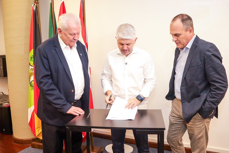 Prefeitura e Instituto Gene assinam contrato de gestão do Distrito de Inovação de Blumenau