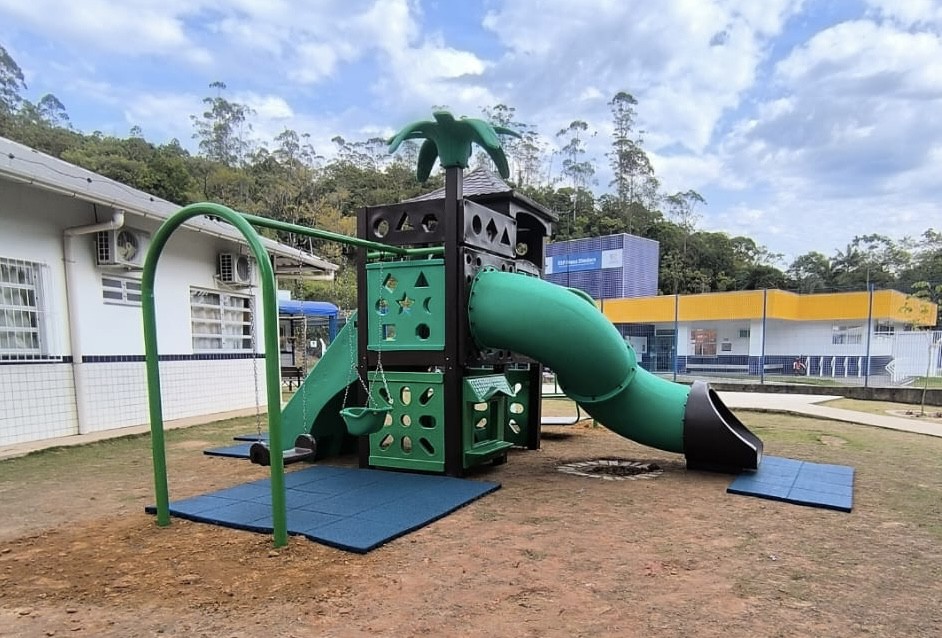 Blumenau investe R$ 6,9 milhões em novos parques infantis em 79 escolas e CEIs