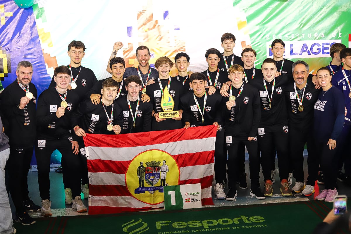 Campeã no vôlei masculino, Blumenau conquista três troféus na Olesc