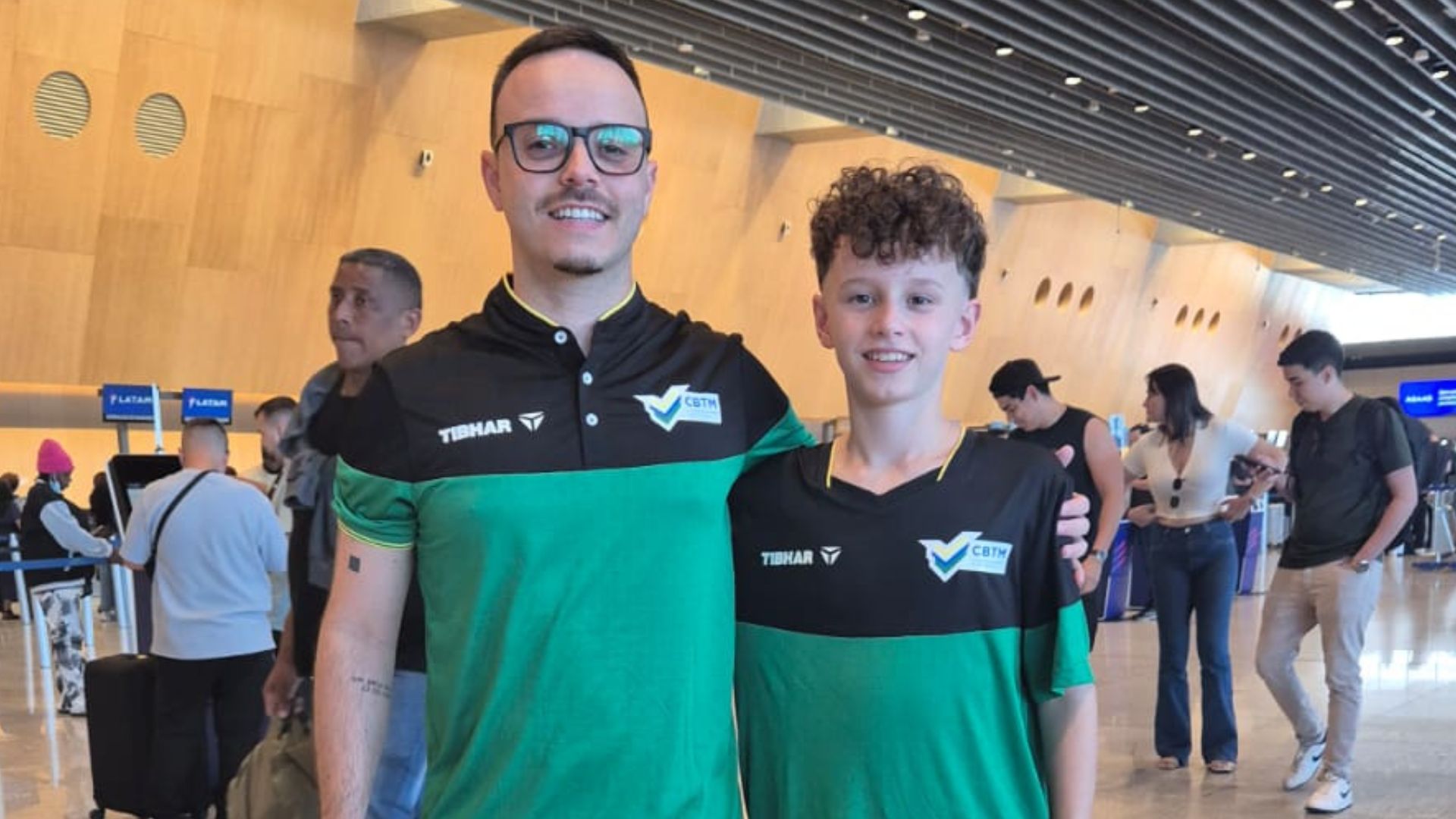 Atleta e treinador de Blumenau representam o Brasil no Pan-Americano de tênis de mesa