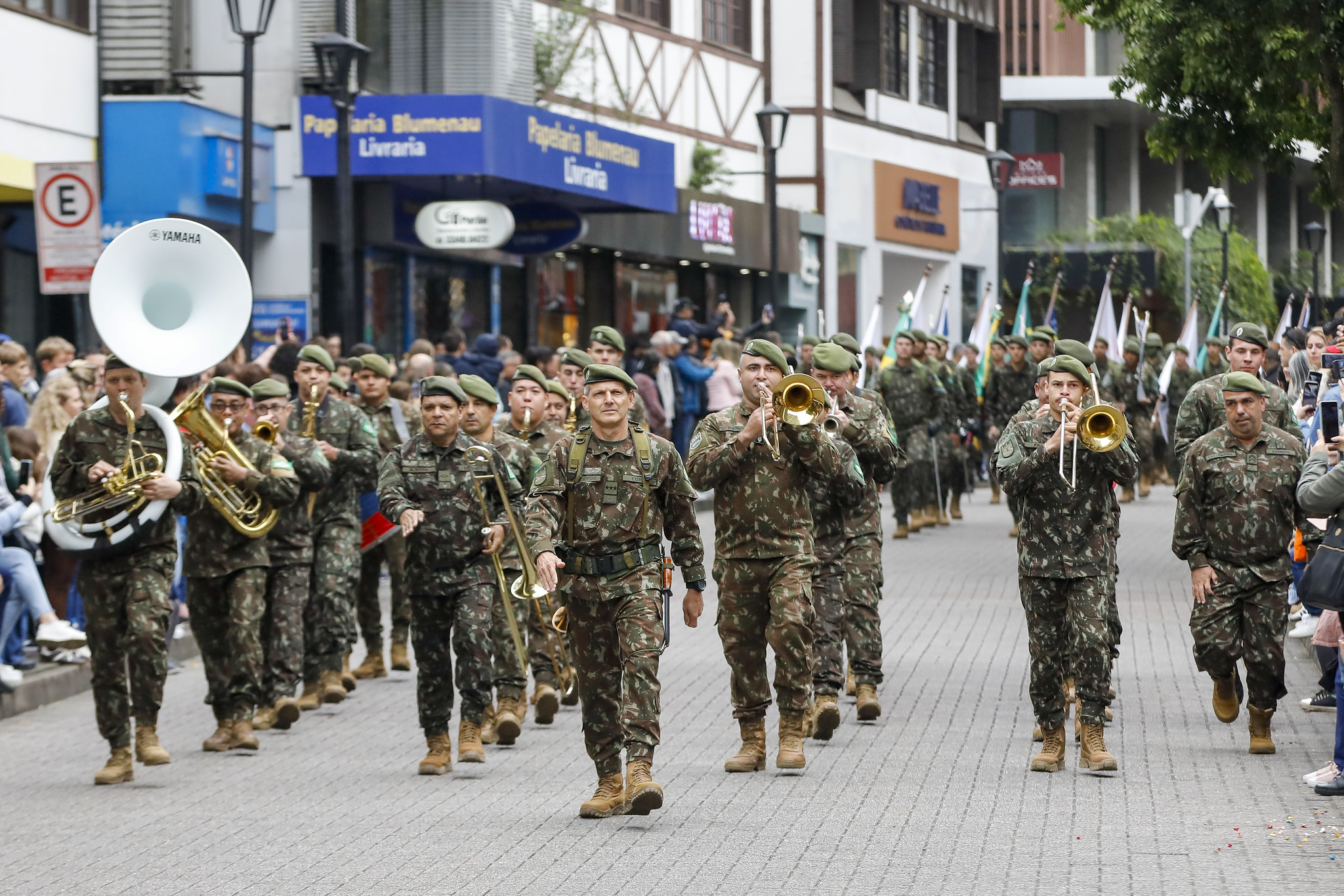Blumenau celebra 7 de Setembro com desfile com participação de 3,8 mil pessoas