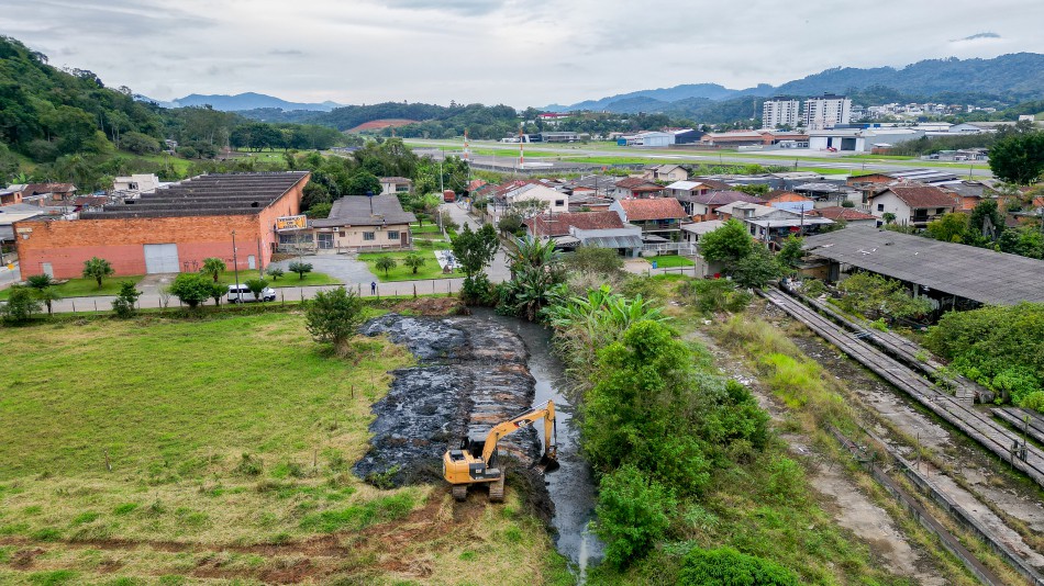 Prefeitura intensifica ações preventivas para reduzir riscos de alagamentos na região da Rua Franz Volles
