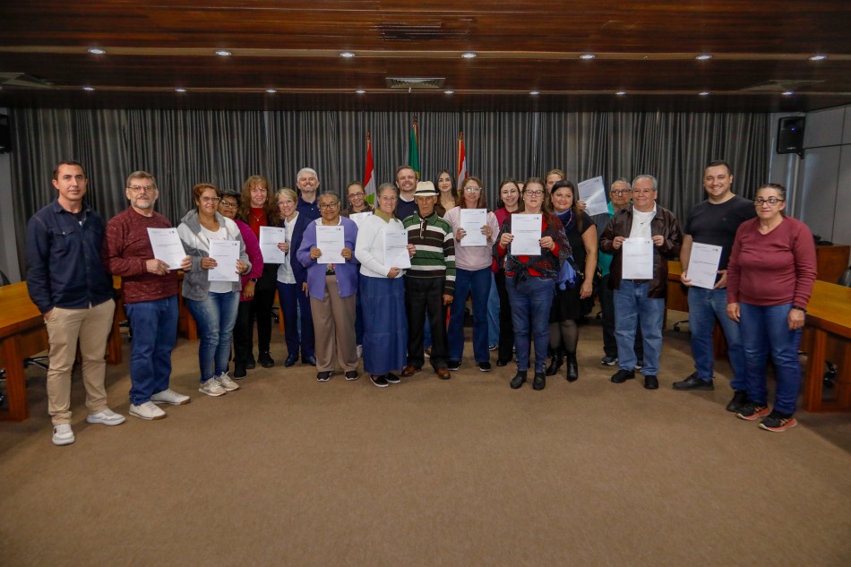 Prefeitura de Blumenau entrega termos de quitação para 29 famílias e avança na regularização habitacional