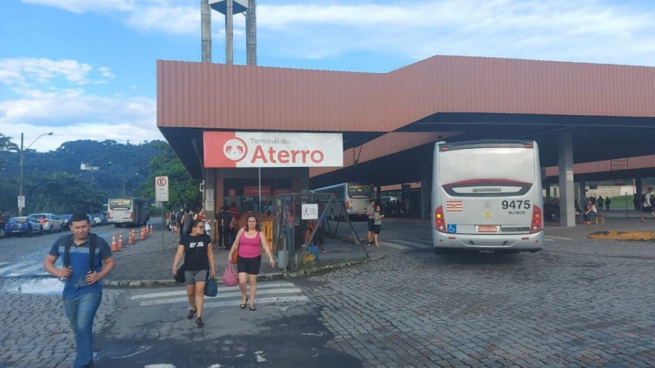 Assistência Social leva serviços e orientações à comunidade no Terminal do Aterro