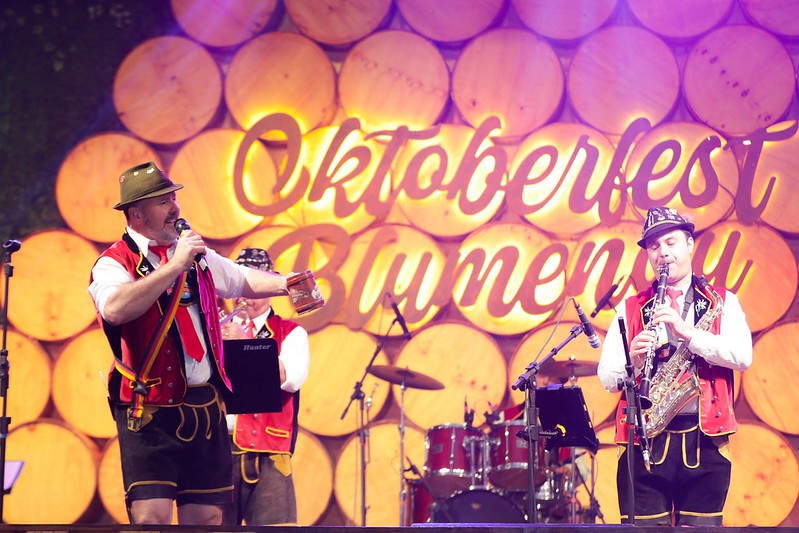 Banda argentina Zillertal Orchester retorna à Oktoberfest Blumenau 2026 com quatro apresentações