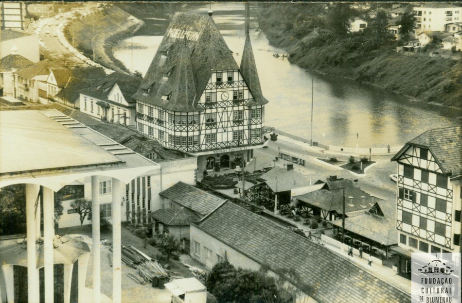 Memória Digital: Surge o castelo da Moellmann