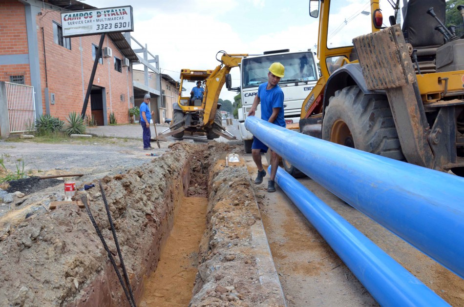 Samae implanta mais de nove mil metros de rede de água na cidade