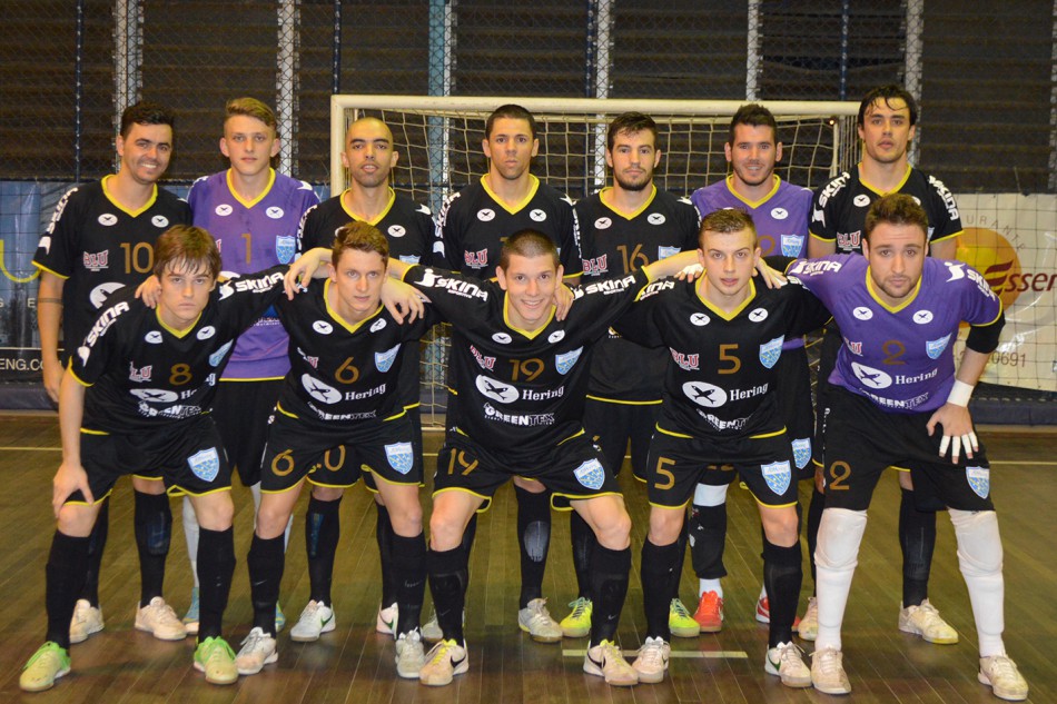 Blumenau vence e fica mais perto da final do Estadual de Futsal