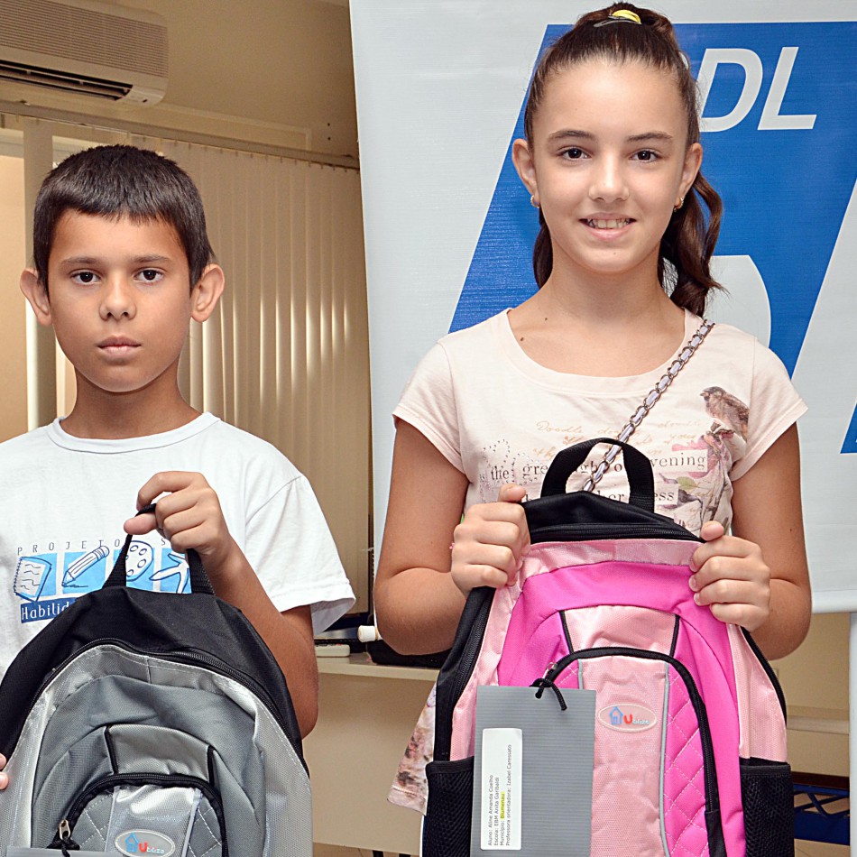 Alunos da rede municipal são premiados em concurso da CDL