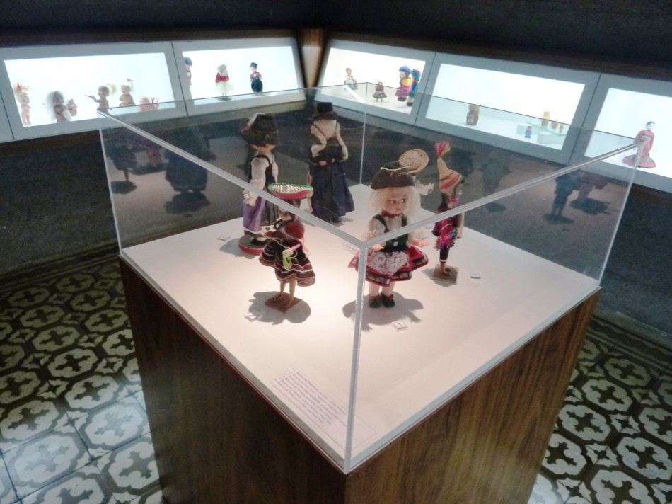 Mostra resgata o hábito de colecionar bonecas
