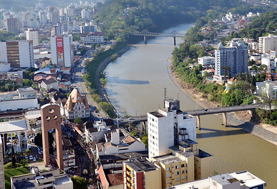 Pista da Avenida Beira-Rio estará obstruída na segunda-feira