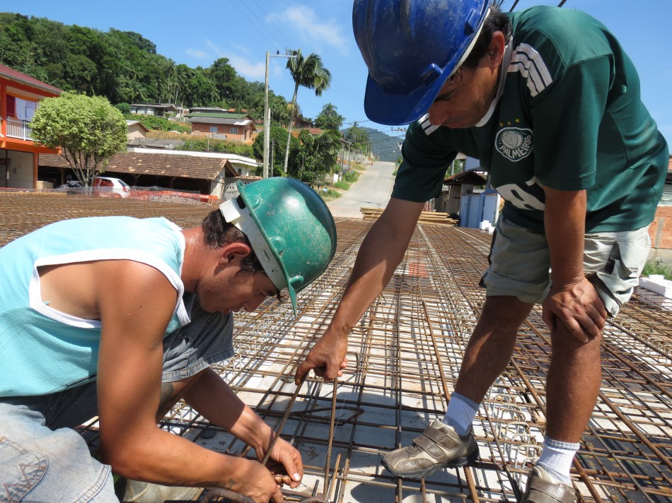 Prefeitura acelera obras de construção da ponte da rua Erich Belz