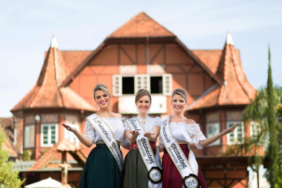 Título de Rainha da 33ª Oktoberfest será disputado por 20 candidatas 