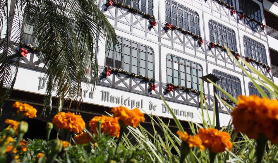 Prefeito assina termo de adesão ao Movimento Nós Podemos Blumenau