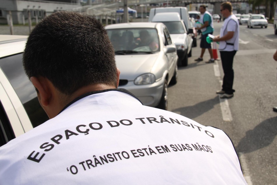 EPTrans promove blitz educativa na rua São Paulo