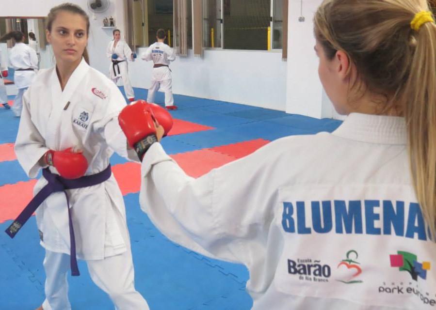 Karatecas de Blumenau integram delegação catarinense no Brasileiro 