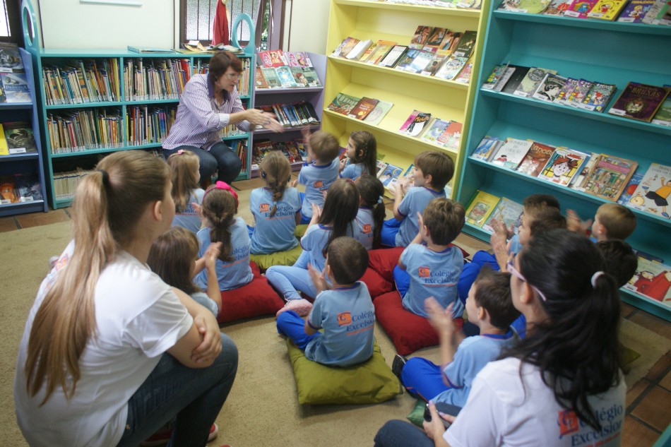 Biblioteca pública convida para Hora da Leitura