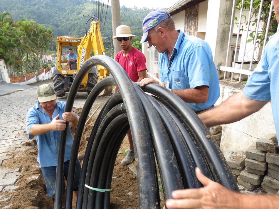 Prefeitura beneficia 200 famílias com melhorias no abastecimento de água