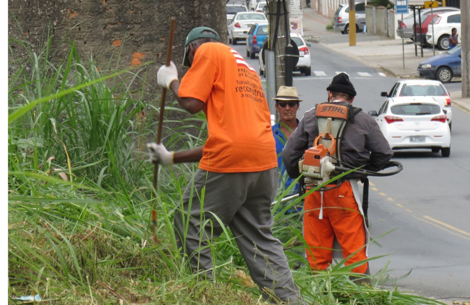 Prefeitura fecha a semana com mais de 50 ruas roçadas