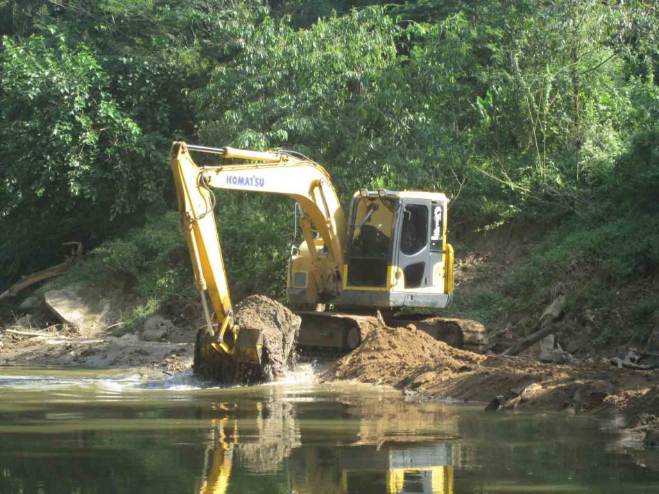 Obras no Ribeirão Itoupava a todo vapor