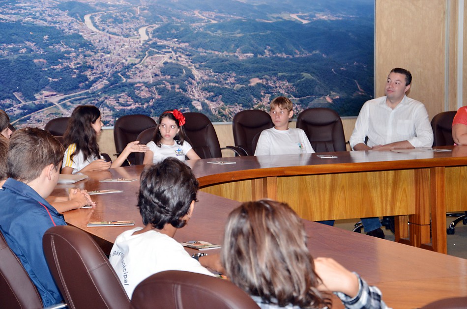 Vereadores mirins visitam a Prefeitura de Blumenau