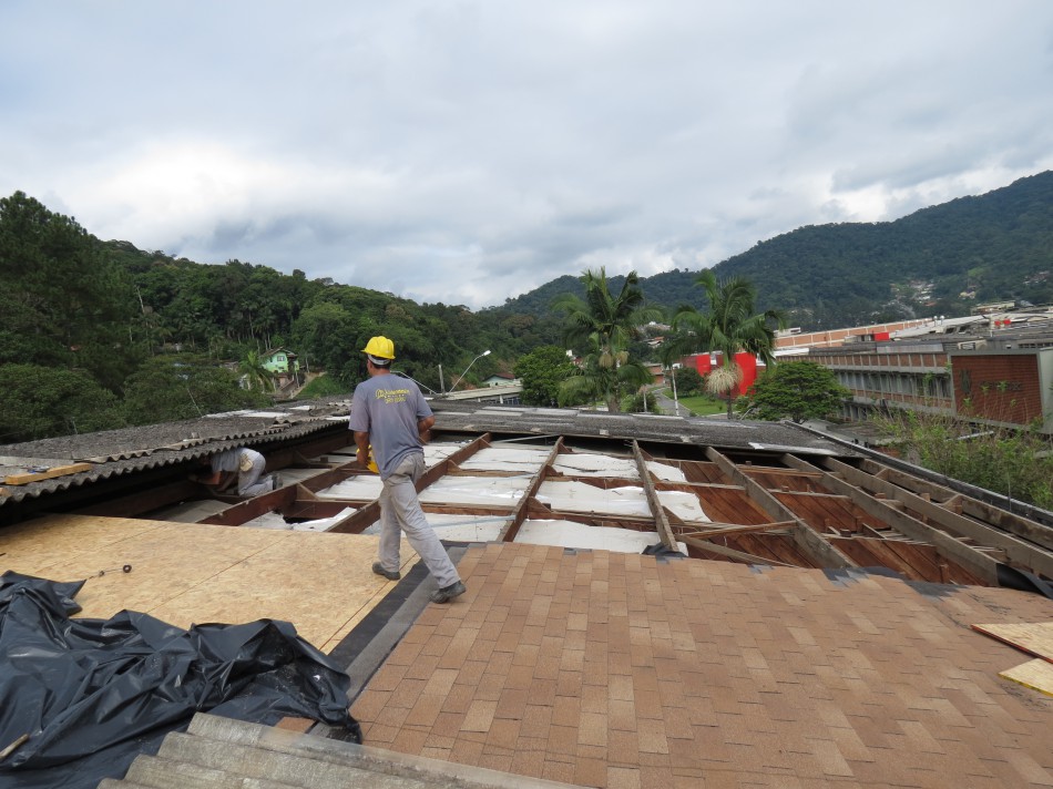 Obras de substituição da cobertura do AG Garcia seguem a todo vapor