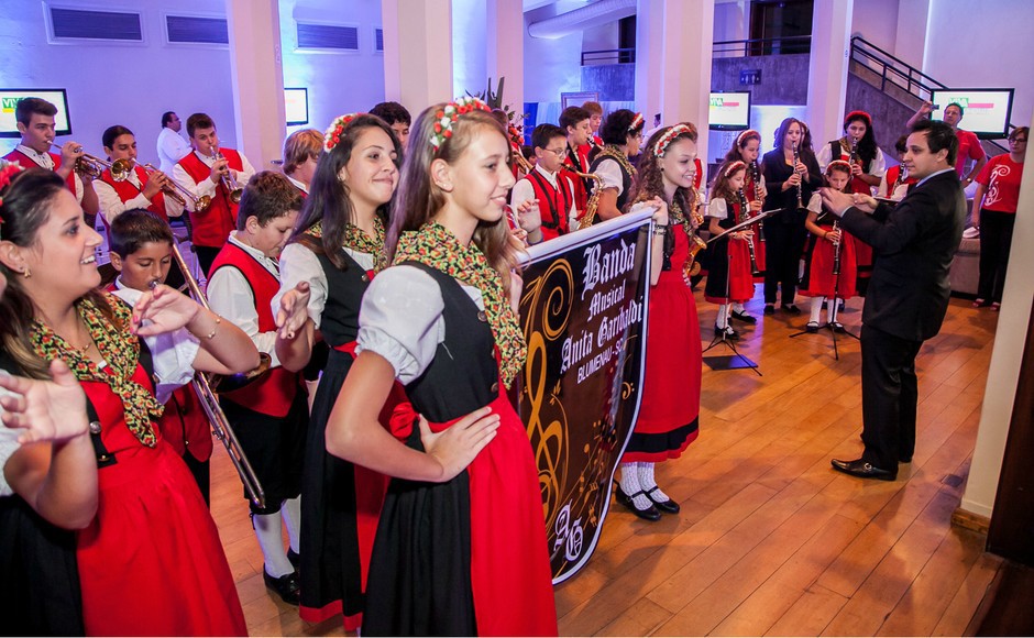 Banda Musical Anita Garibaldi se apresenta em desfile da Fecarroz