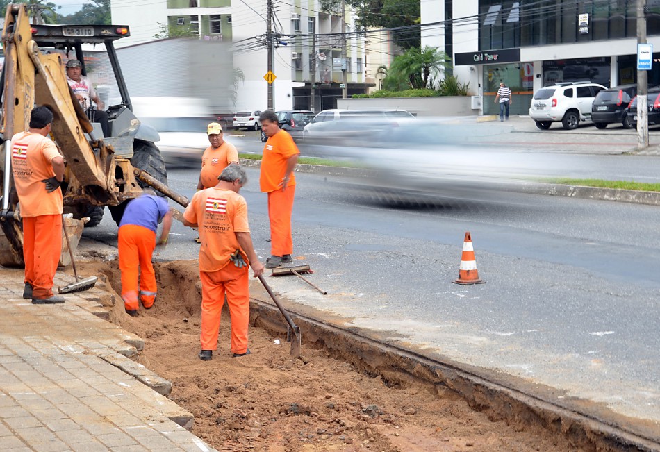 Rua Das Missões é alargada para receber faixa de conversão