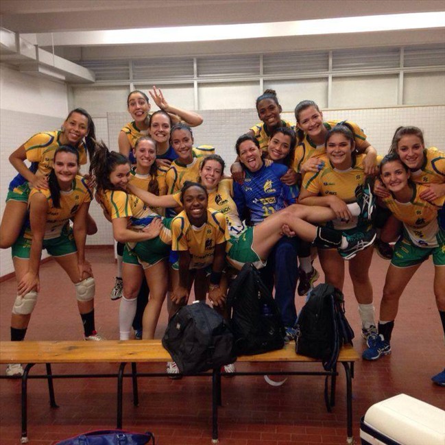 Blumenauense colabora e Seleção Júnior de Handebol é campeã