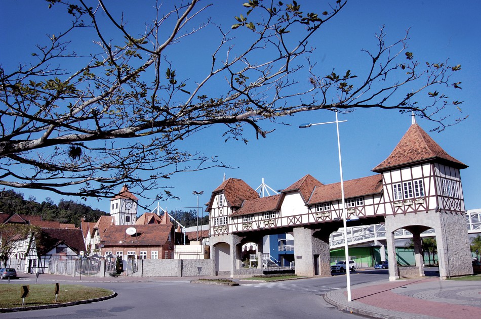 Confira as alterações no trânsito na região da Vila Germânica neste domingo