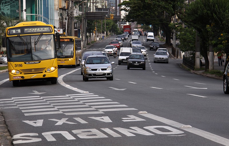 Especialistas buscam solução para asfalto de corredores de ônibus