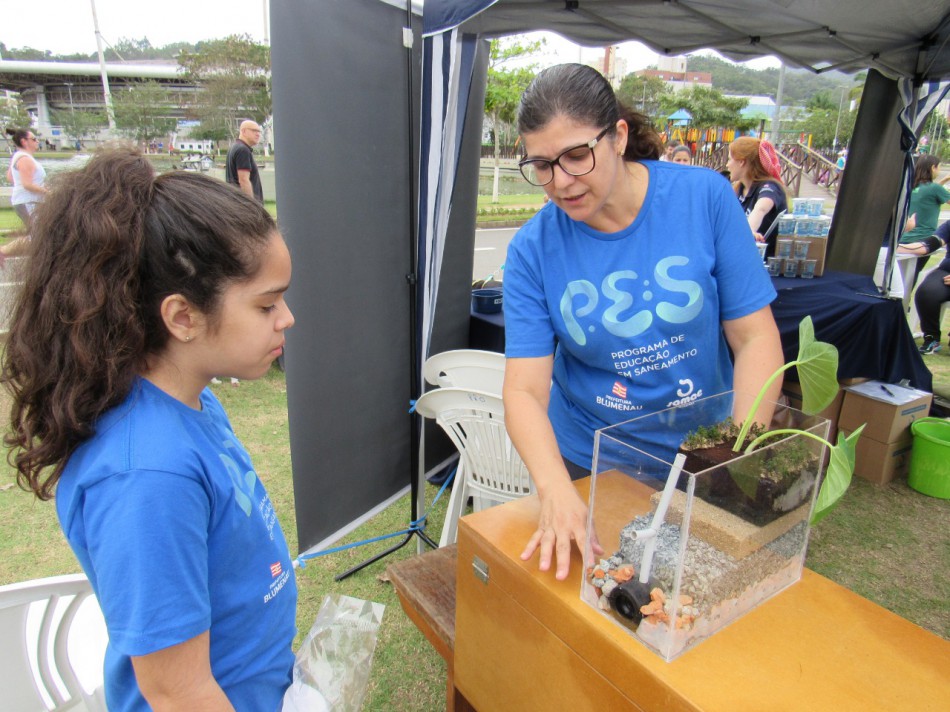 Equipe PES participa de Mostra Cultural na EBM Henrique Alfarth