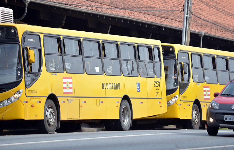 Transporte coletivo opera normalmente nesta terça-feira