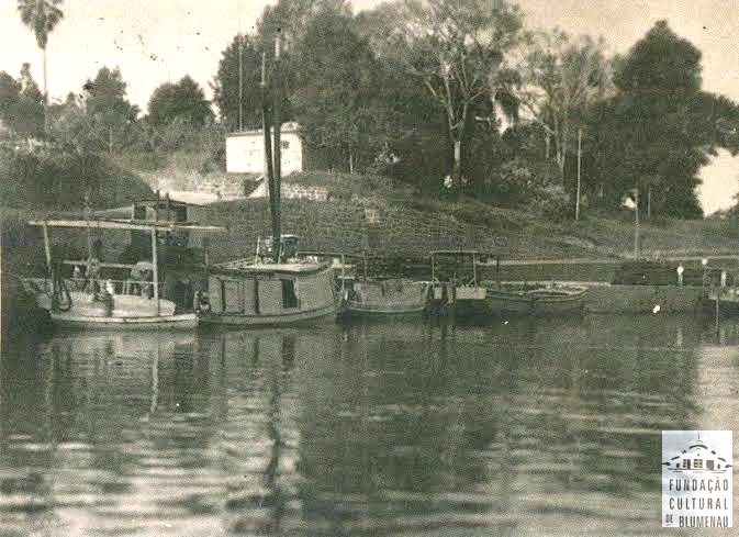Memória Digital: transporte fluvial vive os últimos dias