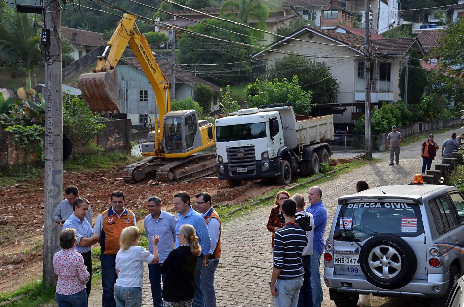Obras de caráter social têm andamento vistoriado pela Prefeitura