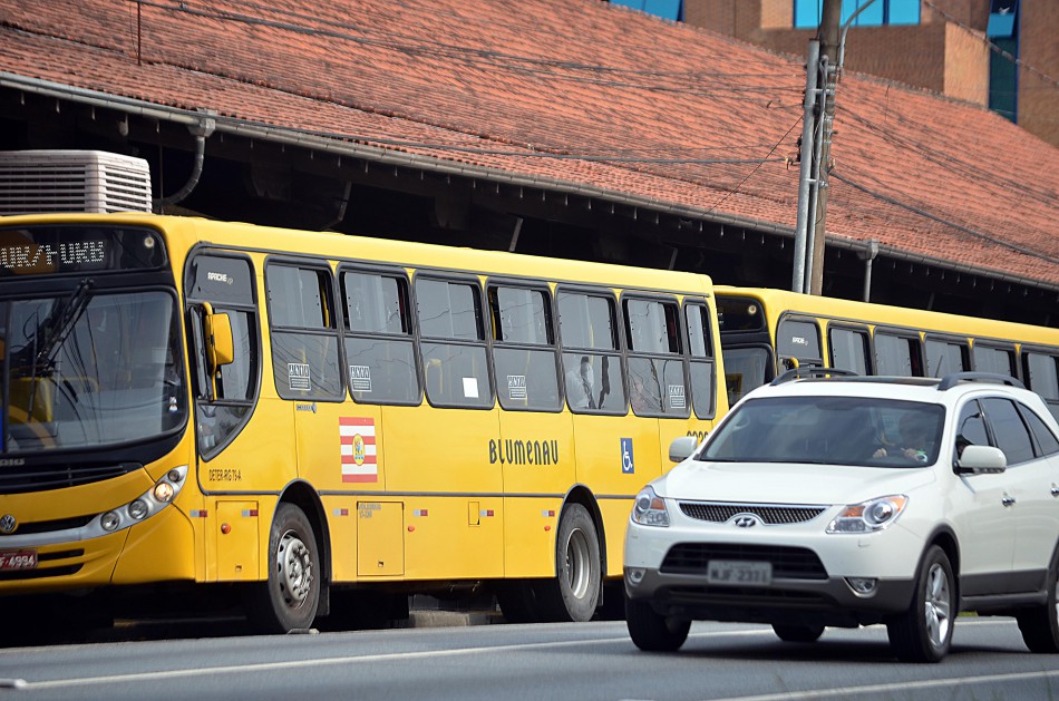 Transporte coletivo terá reforço nesta segunda devido ao jogo do Brasil 