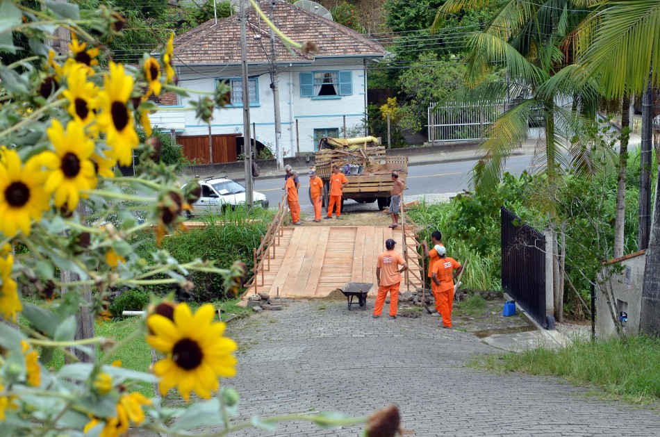 Prefeitura intensifica manutenção de pontes nos bairros Garcia e Progresso