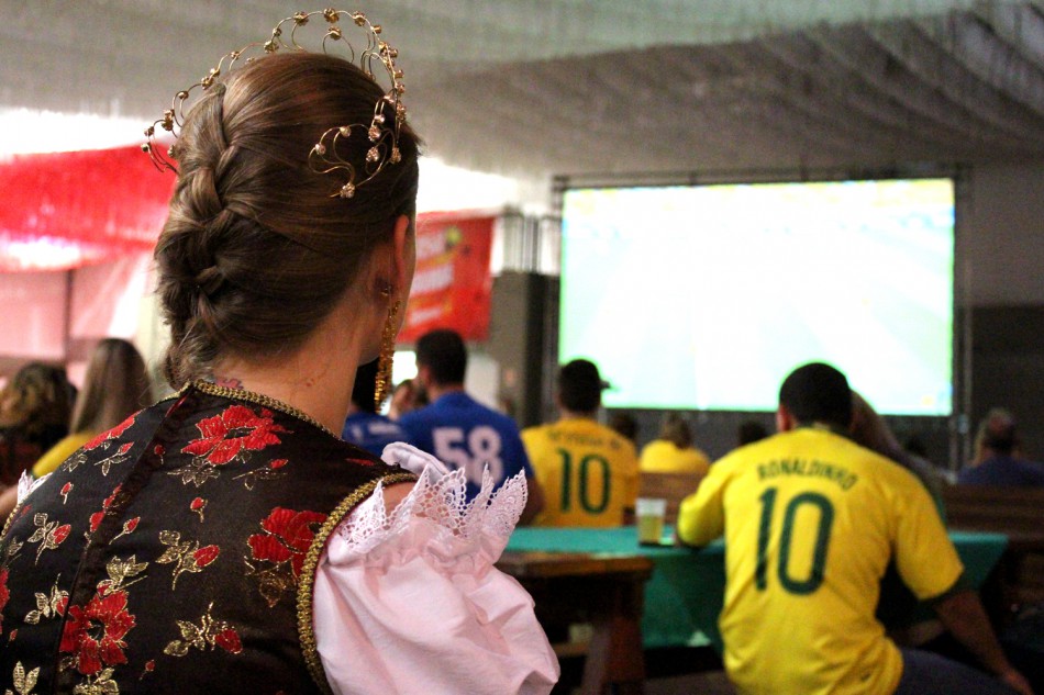 MiniOktoberfest agita a semifinal da Copa em Blumenau 