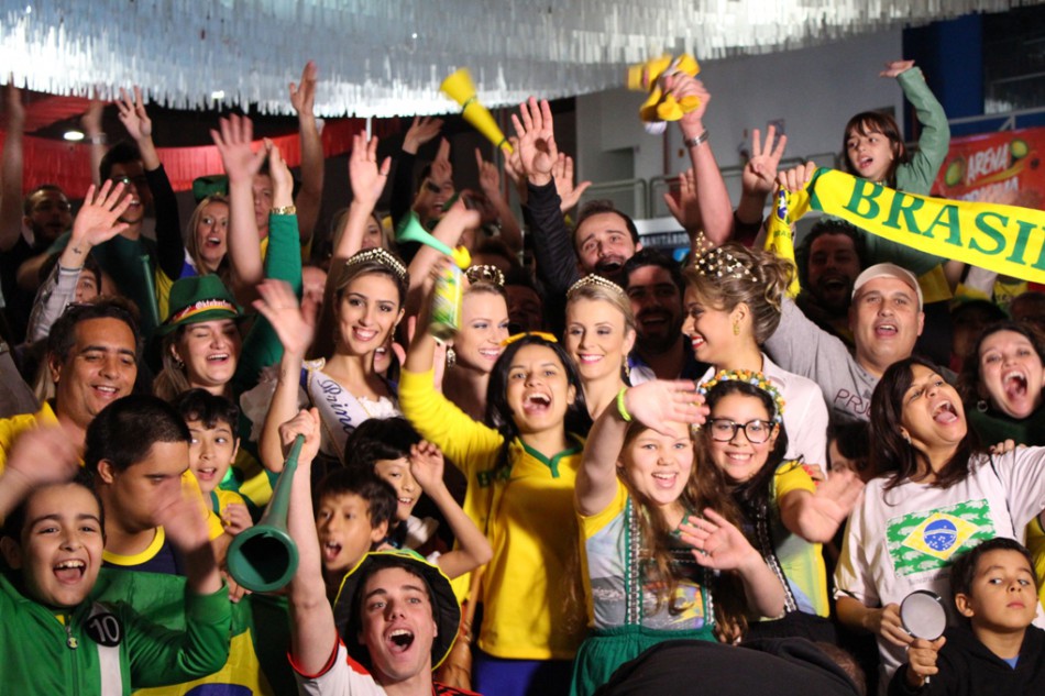 Mais de 3 mil pessoas participaram da MiniOktoberfest de Blumenau