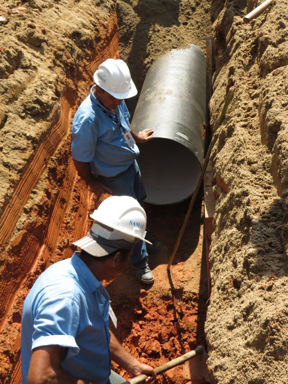 Obras da rede adutora a todo vapor