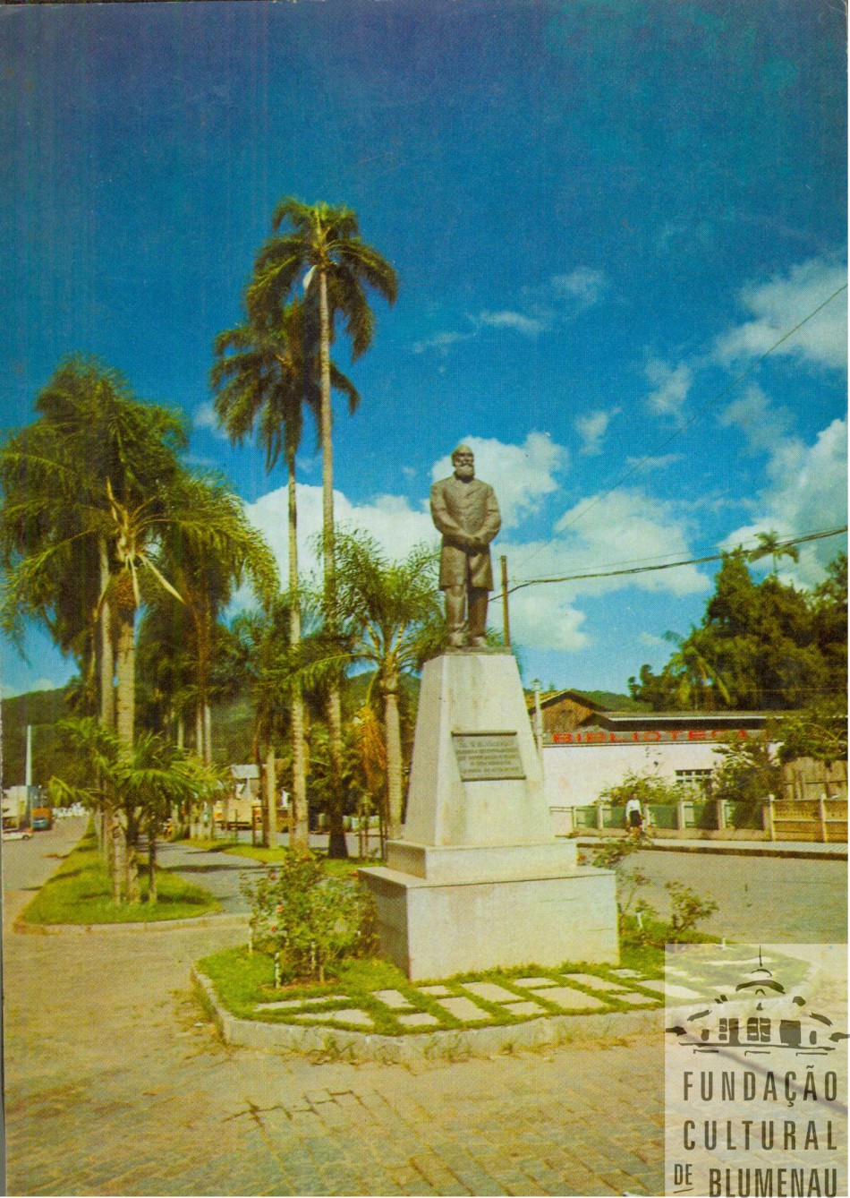 Memória Digital: Monumento do Dr. Blumenau