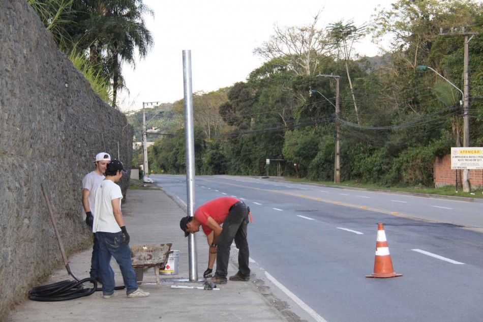 Começa a instalação das lombadas eletrônicas em Blumenau
