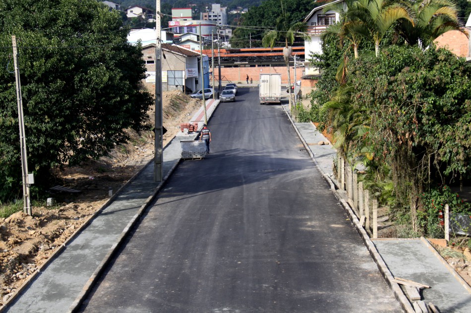 Mais de 60% das obras executadas na rua Bruno Hoeltgebaum